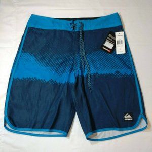 Quick Silver Size 32 Blue Board Shorts